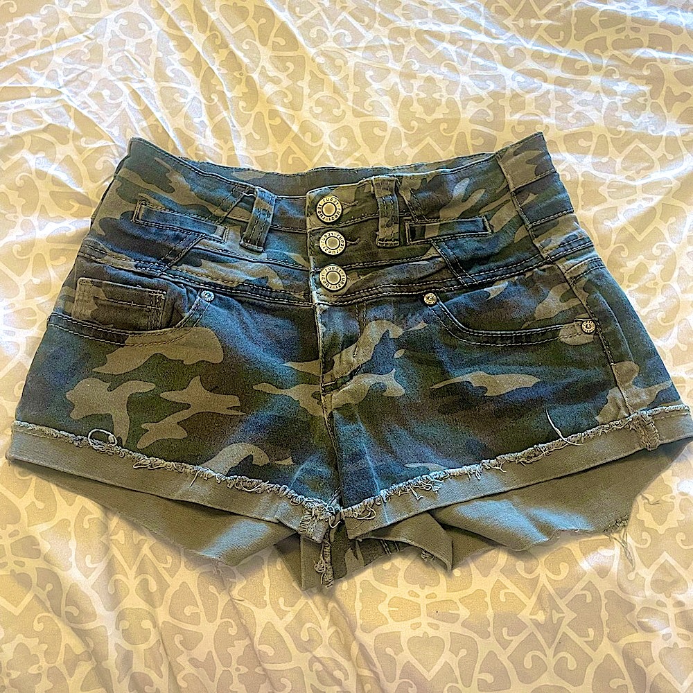 Camo High Wasted Shorts. Good Shape - Picture 1 of 2